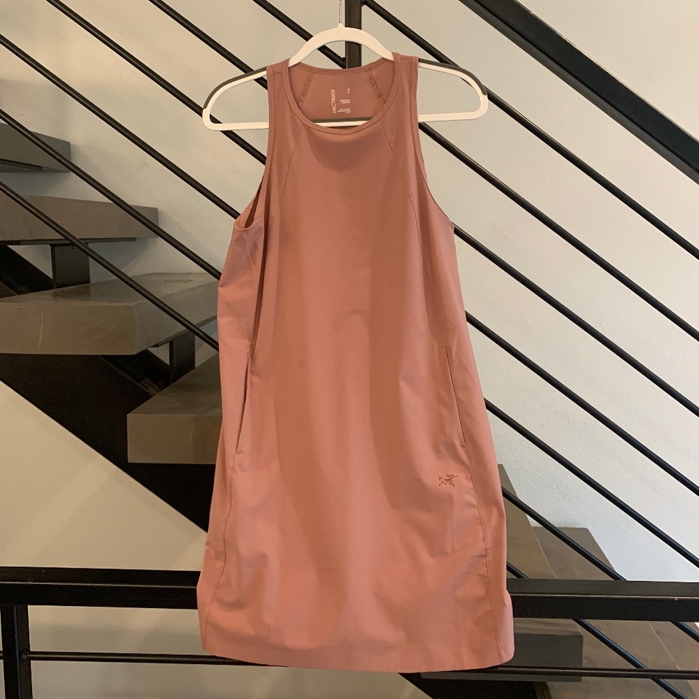 Athletic Arc'teryx Women's Dress Size Small with Pockets